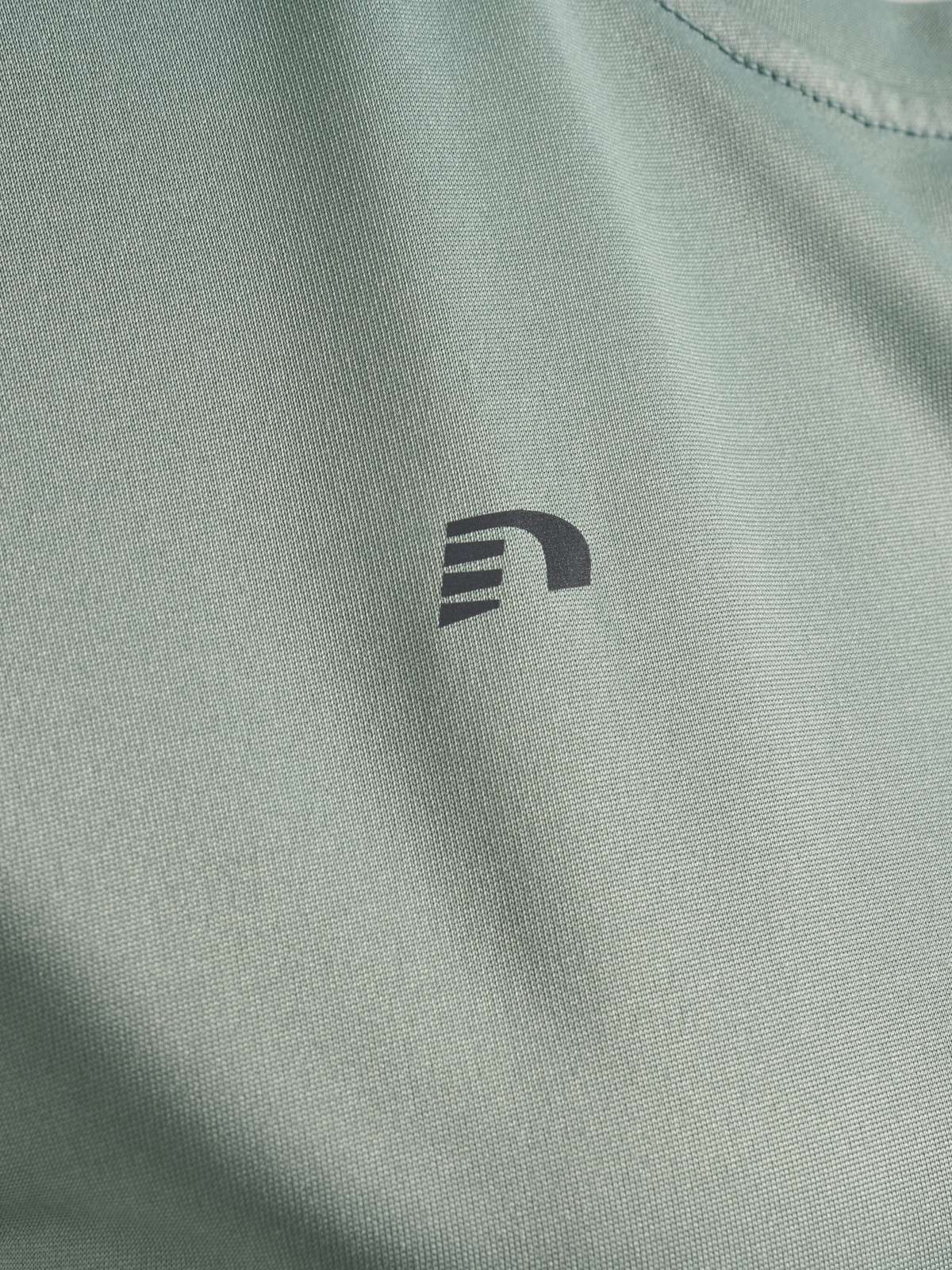nwlBEAT W T-SHIRT